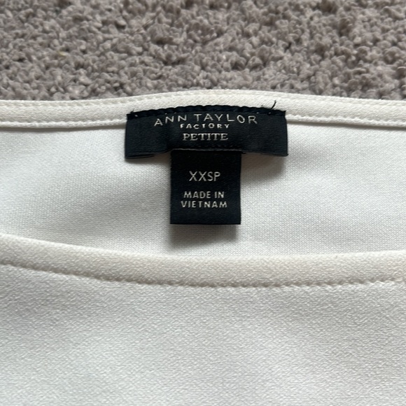 Ann Taylor Factory white top - Picture 3 of 4